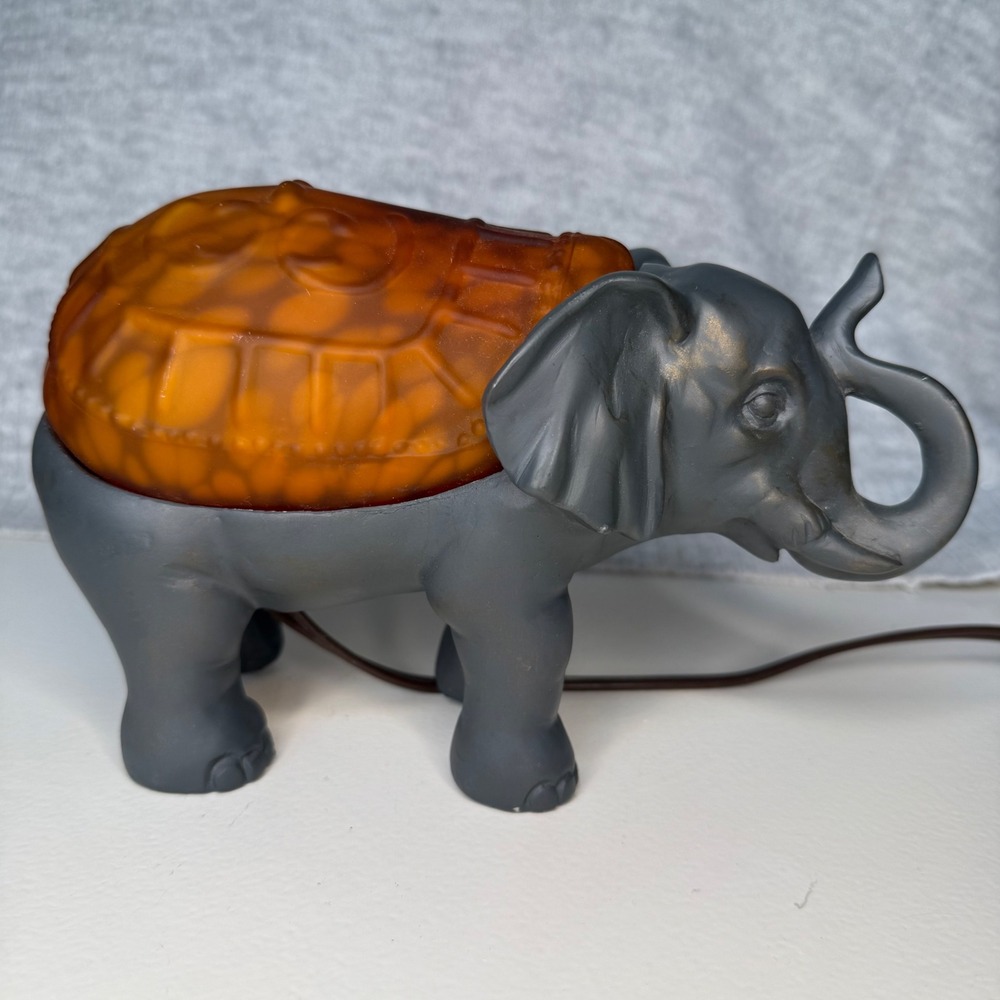 VTG Elephant Accent Lamp Grey Amber Slag Glass Trunk Up Cheyenne Night Light - Picture 10 of 12